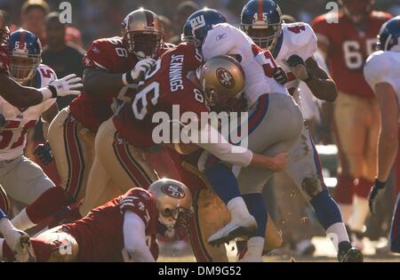 Brian Jennings rend l'arrêt sur ? ? ? Dans la NFC Wild Card match entre les San Francisco 49ers et les Giants de New York, le dimanche 5 janvier 2003 au Candlestick Park de San Francisco. Sacramento Bee photographie par Jose Luis Villegas 5 Janvier 2003/ZUMA Press Banque D'Images