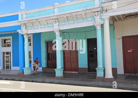 L'architecture coloniale, Calle 37 (aka Paseo del Prado), Cienfuegos, Cienfuegos province, à Cuba, mer des Caraïbes, l'Amérique centrale Banque D'Images