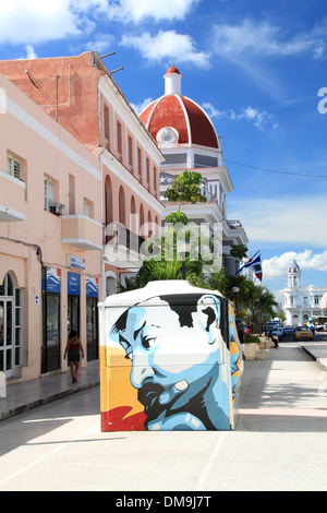 Fresque de musicien Benny Moré, le Boulevard (Avenida 54), Cienfuegos, Cienfuegos province, à Cuba, mer des Caraïbes, l'Amérique centrale Banque D'Images