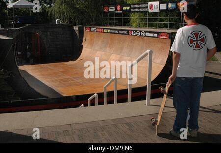 29 mai 2005 - Cincinnati, Ohio, USA - skateur de 14 ans JIMMY MANZ, Canton de Anderson, fut le premier à arriver le dimanche matin pour participer à la série Mobile Skatepark en vedette certains des meilleurs du monde à roulettes et vélo BMX riders. Il s'agit de la quatrième année, l'événement a été tournée nationale à Cincinnati. (Crédit Image : Â© Ken Stewart/ZUMA Press) Banque D'Images