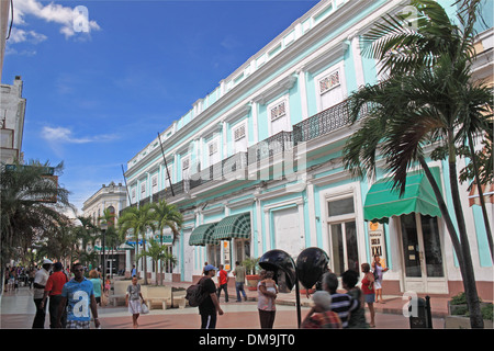 La rue (Calle 54) menant au Parque José Martí, Cienfuegos, Cienfuegos province, à Cuba, mer des Caraïbes, l'Amérique centrale Banque D'Images