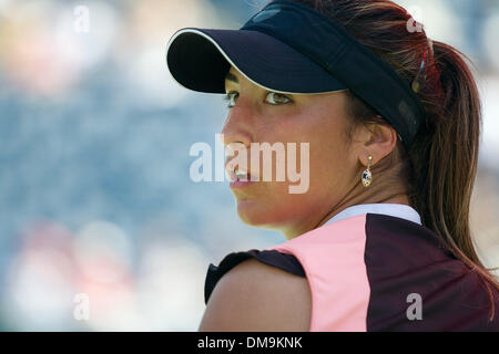 17 Août 2009 : Aravane Rezai de France ressemble à son entraîneur au cours de la deuxième ronde de la Coupe Rogers. Safina, classé numéro un mondial de la women's tennis player était bouleversée par Rezai en trois sets (3-6, 6-2, 6-4),, au Centre Rexall, Université York, Toronto. (Crédit Image : © Global/ZUMApress.com) Southcreek Banque D'Images