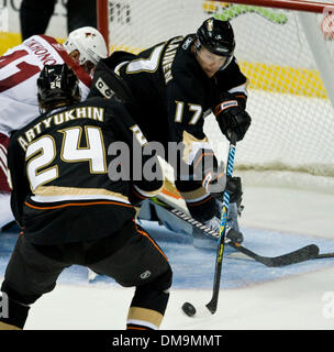 Sep 16, 2009 - Anaheim, Californie, USA - Anaheim Ducks PETTERI NOKELAINEN centre contre les Coyotes de Phoenix, l'avant-saison de hockey. (Crédit : © Mark Avery/ZUMA Press) Banque D'Images