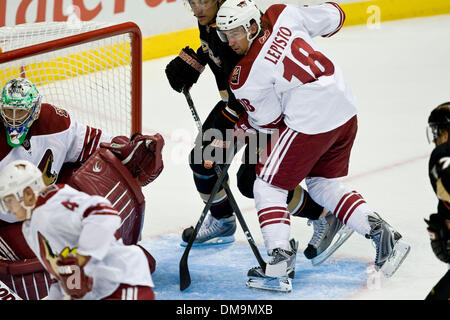 Sep 16, 2009 - Anaheim, Californie, États-Unis - le défenseur des Coyotes de Phoenix (18) SAMI LEPISTO à Anaheim, l'avant-saison de hockey. (Crédit : © Mark Avery/ZUMA Press) Banque D'Images