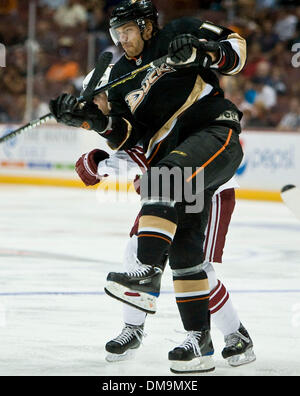 Sep 16, 2009 - Anaheim, Californie, USA - Anaheim Ducks PETTERI NOKELAINEN centre contre les Coyotes de Phoenix, l'avant-saison de hockey. (Crédit : © Mark Avery/ZUMA Press) Banque D'Images