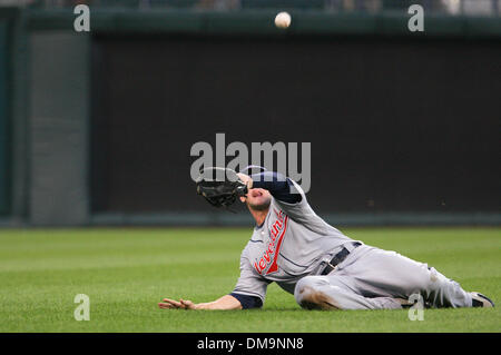 24 Août 2009 : le voltigeur des Cleveland Indians Matt LaPorta (7) coulissant pour un ballon lors d'un match de baseball de lundi, les Indians de Cleveland défait les Kansas City Royals 10-6 au Kauffman Stadium de Kansas City, MO. (Crédit Image : © Global/ZUMApress.com) Southcreek Banque D'Images