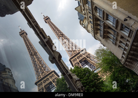 Construire AU PIED DE LA TOUR EIFFEL, l'AVENUE DE SUFFREN, 7ème arrondissement, PARIS, FRANCE Banque D'Images