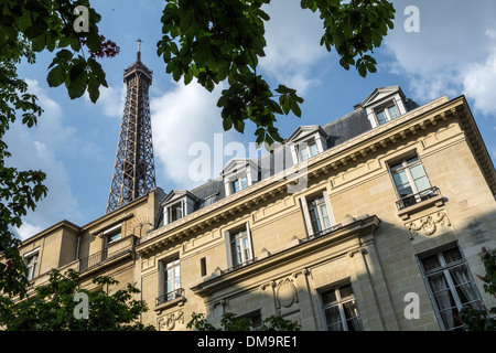 Construire AU PIED DE LA TOUR EIFFEL, l'avenue Charles Floquet, 7ème arrondissement, PARIS, FRANCE Banque D'Images