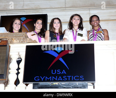 Jordyn Wieber Aly Raisman McKayla Maroney Kyla Ross et Gabby Douglas de 2012 U.S Women's Gymnastics Médaille d'or olympique de l'équipe Banque D'Images