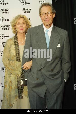 15 avril 2002 - Hollywood, Californie, USA - BLYTHE DANNER ET MARI BRUCE PALTROW..13E ÉDITION GLAAD MEDIA AWARDS.KODAK THEATRE, à Hollywood, CA.13 avril 2002. NINA PROMMER/ 2002 K24653NP.(Image Crédit : © Globe Photos/ZUMAPRESS.com) Banque D'Images