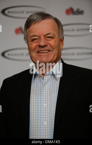 Tony Blackburn assiste à l'ancien de l'année des prix à des Simpsons dans le Strand, le 12 février 2013 à Londres en Grande-Bretagne. Banque D'Images