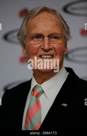 Nicholas Parsons assiste à l'ancien de l'année des prix à des Simpsons dans le Strand, le 12 février 2013 à Londres en Grande-Bretagne. Banque D'Images