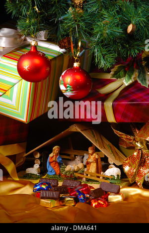 Crèche de Noël sur fond blanc Banque D'Images