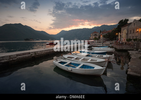 Embarcations de pêche amarré à Perast. Baie de Kotor, Monténégro Banque D'Images