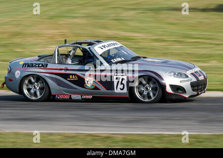 02 octobre 2009 - Alton, Illinois, États-Unis - 2 octobre 2009 : Vendredi d'exercice de Virginia International Race way-Playboy Mazda MX5cup,Grand Sport et Street Tuner. # 75 Alfred Caiola. (Crédit Image : © Mark Abbott Global/ZUMApress.com)/Southcreek Banque D'Images