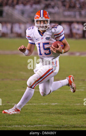 24 Octobre 2009 : Tim Tebow (15) au cours de la première moitié action dans le jeu entre le Mississippi State Bulldogs hébergeant les Gators de la Floride. Les Gators de Floride mènent à la moitié 13-10..Crédit obligatoire : Epicéa Derden / Southcreek Global (Image Crédit : © Southcreek/ZUMApress.com) mondial Banque D'Images