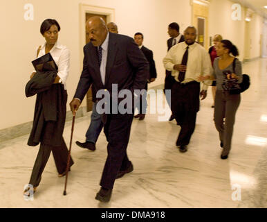 Oct 28, 2009 - Washington, District of Columbia, États-Unis - Ligue Nationale de Football Hall of Fame d'utiliser de nouveau Jim Brown assiste à la Commission Judiciaire audition "questions juridiques liées à des blessures à la tête du Football' sur la colline du Capitole. (Crédit Image : © Richard Clement/ZUMA Press) Banque D'Images