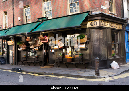 Vert & Co delicatessen en face du Marché de Spitalfields, administré par le romancier Jeanette Winterson. Banque D'Images