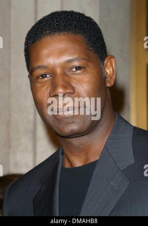 18 décembre 2002 - Los Angeles, Californie, USA - Dennis Haysbert ..LES HEURES - PREMIÈRE MONDIALE - .MANN'S NATIONAL THEATRE, LOS ANGELES, CA -.Le 18 décembre 2002 -. NINA PROMMER/ 2002.K28130NP(Image Crédit : © Globe Photos/ZUMAPRESS.com) Banque D'Images