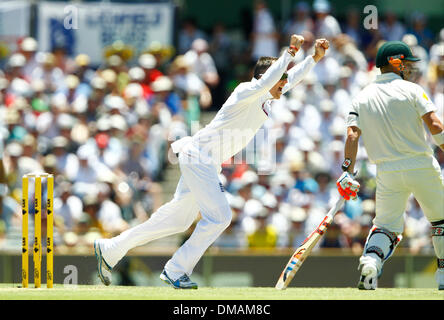 Perth, Australie. 13 Décembre, 2013. Graeme Swann célèbre son guichet au cours de l'Angleterre contre l'Australie 3ème Test de cendres tenue à Perth au WACA , WA , l'Australie. Credit : Action Plus Sport/Alamy Live News Banque D'Images