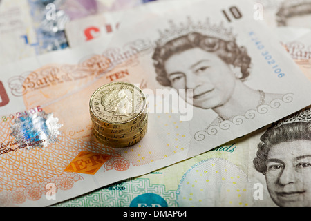 Gros plan de billets de monnaie anglais British Sterling Cash billets de banque livres livres livres pièces de monnaie et billet Angleterre Royaume-Uni GB Grande-Bretagne Banque D'Images