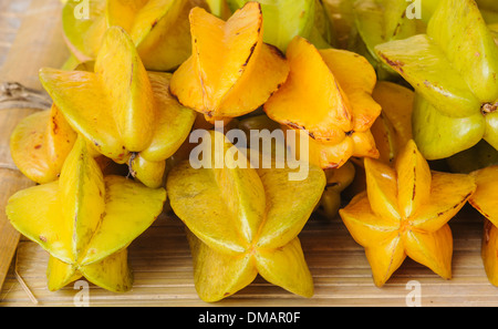 Produits frais bio star pomme fruit en marché, la Thaïlande. Banque D'Images