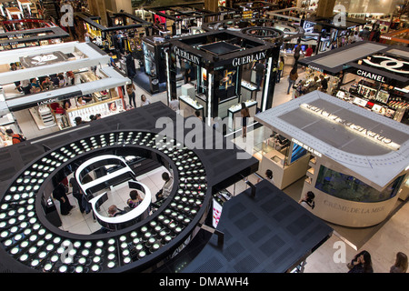 Les PRODUITS DE LUXE ET DES BOUTIQUES DE CRÉATEUR DE PARFUMS AUX GALERIES LAFAYETTE, grands magasins, PARIS (75), FRANCE Banque D'Images