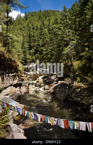 Le Bhoutan, la vallée de Bumthang, Membar Tsho, Burning Lake Bumthang Chuu river Banque D'Images