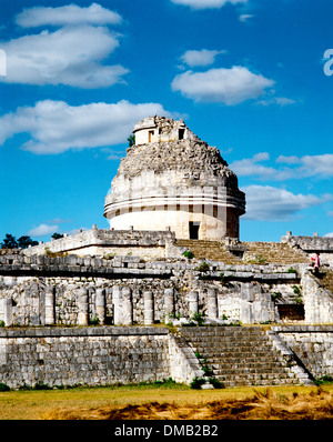 L 'El Caracol' temple, à l'observatoire d'anciennes ruines de Chichen Itza, Yucatan, Mexique Banque D'Images