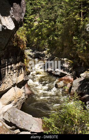 Le Bhoutan, la vallée de Bumthang, Membar Tsho, Burning Lake Bumthang Chuu river Banque D'Images