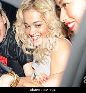 Rita Ora quitte Mahiki club at 2:30 am Londres, Angleterre - 23.08.12 Banque D'Images