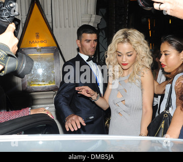 Rita Ora quitte Mahiki club at 2:30 am Londres, Angleterre - 23.08.12 Banque D'Images