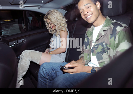 Rita Ora quitte Mahiki club avec Sylvester Harley Alexander-Sule de Rizzle Kicks à 2:30pm London England - 23.08.12 Banque D'Images