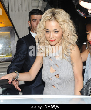 Rita Ora quitte Mahiki club at 2:30 am Londres, Angleterre - 23.08.12 Banque D'Images