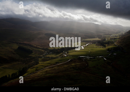 La vallée de la rivière et la Moffat Moffat Hills de la chape de selle en Ecosse's Southern Uplands. Banque D'Images