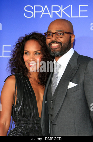 Mara Brock Akil Salim Akil Los Angeles Première de 'Sparkle' au Grauman's Chinese Theatre Los Angeles Californie - 16.08.12 Banque D'Images