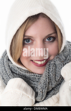 Jeune femme portant des vêtements en tricot chaud Banque D'Images