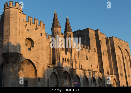 Le PALAIS DES PAPES, LA PLUS GRANDE CONSTRUCTION gothique du monde, le siège de la chrétienté occidentale dans le 14ème siècle, classée au patrimoine mondial de l'UNESCO, VILLE D'AVIGNON, CITÉ DES PAPES, Vaucluse (84), FRANCE Banque D'Images