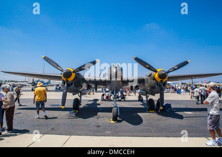 Un Lockheed P-38 Lightning à l'envolées Camarillo de Camarillo en Californie Air Show Banque D'Images