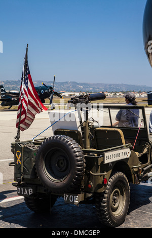 Une jeep de la Seconde Guerre mondiale vintage au spectacle aérien Wings over Camarillo de Camarillo en Californie Banque D'Images