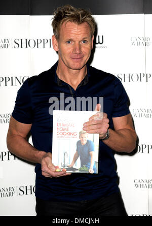 Londres, Royaume-Uni. 13 décembre 2013. Gordon Ramsay at Waterstones Canary Wharf - Vendredi 13 décembre Photo de Brian Jordan/Alamy Live News Banque D'Images