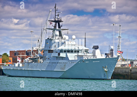 Her Majesty's Naval Base (HMNB Portsmouth) est l'une des trois bases opérationnelles dans le Royaume-Uni pour la Marine royale britannique Banque D'Images