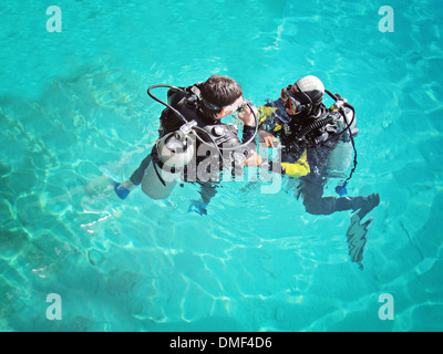 Plongeur dans la mer Banque D'Images