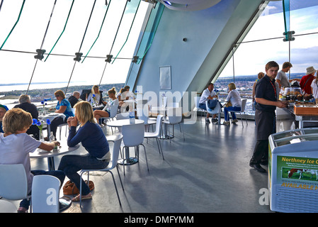 Spinnaker Tower est un 170-mètres (560 ft) Landmark Tower à Portsmouth, Angleterre, RU Banque D'Images