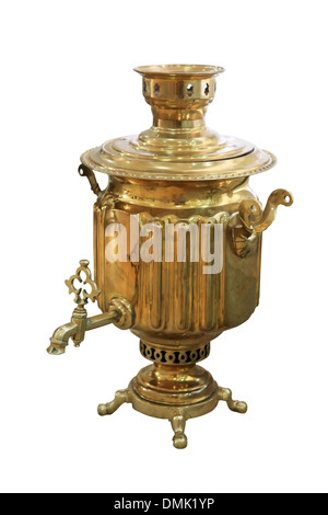 Ancien Samovar Russe sur fond blanc, isolé. Banque D'Images