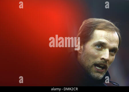 Mainz, Allemagne. 14 Décembre, 2013. L'entraîneur Thomas Tuchel Mayence avant le match de football de la Bundesliga entre 1. FSV Mainz 05 et Borussia Moenchengladbach dans l'arène de la Coface à Mainz, Allemagne, 14 décembre 2013. (ATTENTION : En raison de la lignes directrices d'accréditation, le LDF n'autorise la publication et l'utilisation de jusqu'à 15 photos par correspondance sur internet et dans les médias en ligne pendant le match.)Photo : Fredrik von Erichsen/dpa/Alamy Live News Banque D'Images