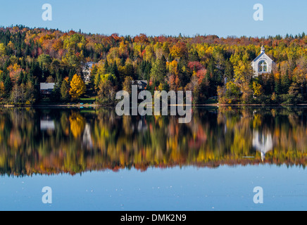 Lac Etchemin, les érables, l'été indien, les couleurs de l'automne, CHAUDIÈRE-APPALACHES, QUÉBEC, CANADA Banque D'Images