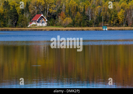 LAC-FRONTIERE, l'été indien, les couleurs de l'automne, CHAUDIÈRE-APPALACHES, CHAUDIÈRE-APPALACHES, couleurs d'automne, QUÉBEC, CANADA Banque D'Images