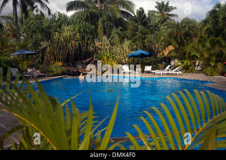 L'île de Rarotonga. L'île de Cook. Polynésie française. Océan Pacifique Sud. Piscine de la Crown Beach Resort & Spa Hotel. Le Resort Banque D'Images