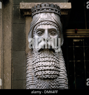 Un Lamassu ou Shedu est une divinité dans un temple du feu Parsi Agiary à Mumbai Bombay dans le Maharashtra en Inde en Asie du Sud. La religion zoroastrienne de l'Art Sculpture Banque D'Images